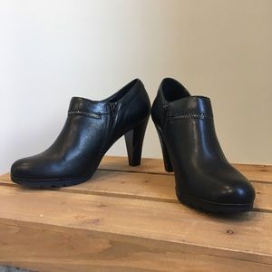 White Mountain Black Faux Leather Booties